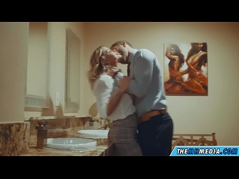 ❤️ Kiedy biuściasta blondynka uwodzi cię w publicznej toalecie Anal porn at pl.space-assistant.ru ️❤